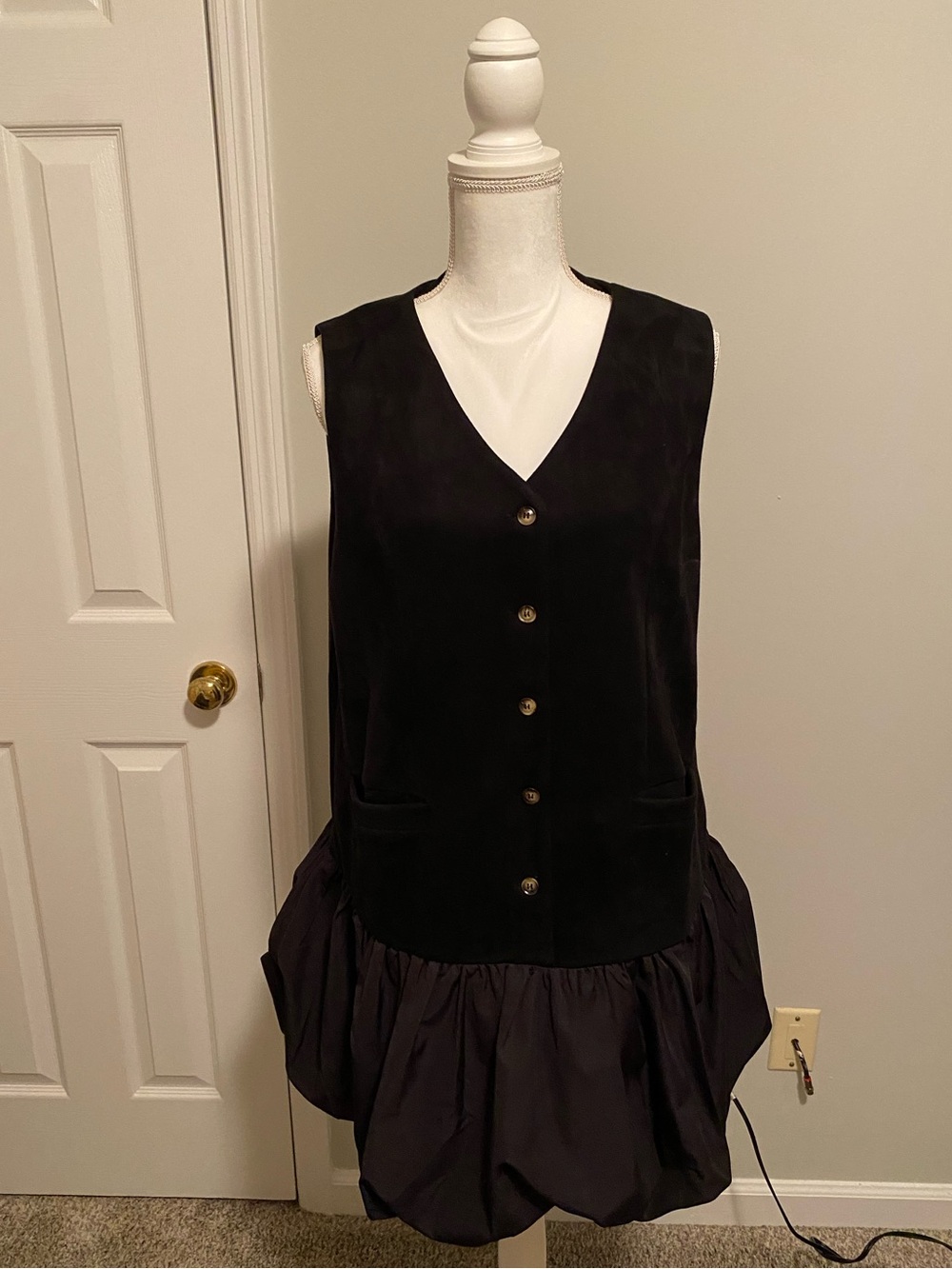 Black Sleeveless Button-Front Dress with Ruffled  Bubble Hem Jodifl Size Large